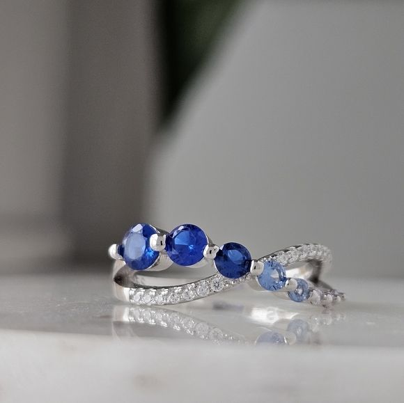 Blue Sapphire Swarovski crystal criss cross ring, 925 Sterling Silver - Picture 3 of 8